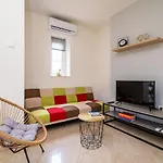 Apartment Ding Dong
